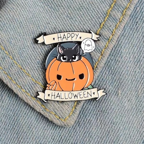 🆕 Happy Halloween Enamel Pin - Picture 2 of 5